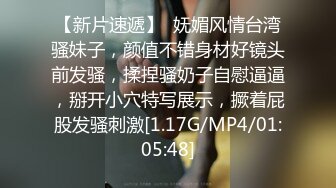 《极品CP魔手外购》冒险蹲女厕赤裸裸拍脸拍逼各种小姐姐方便~亮点多多美女测孕发现怀上噘着嘴懵逼~制服妹厕所玩自拍 (3)