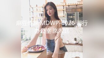  小李寻欢酒店约操骚熟女，掏出奶子吸吮狂揉穴，先给屌刮毛再操，双腿肩上扛大力输出