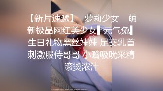 性感红唇美少妇和大屌炮友操逼，抓起大屌一顿口，扶屌骑乘位深插到底