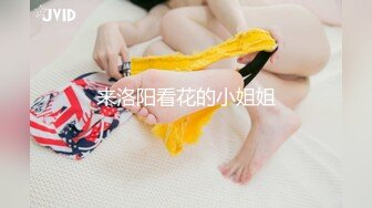  妖艳人妻露脸激情4P伺候三个大鸡巴，肚兜情趣高跟诱惑享受三个大鸡巴的蹂躏爆草