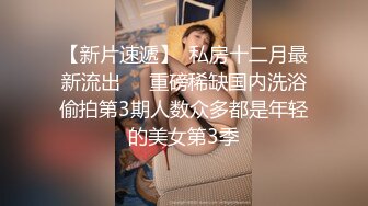 舌吻扣穴穿着衣服舔屌，张开双腿爆插，扶着大屁股后入撞击猛操