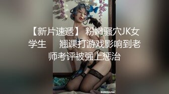 夫妻居家自拍收纳衣服