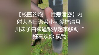 她端正地坐在你的膝盖之间，用她修长的手指巧妙地玩弄你的鸡巴，直到你硬起来。