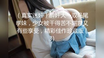 【新片速遞 】  大奶黑丝熟女 被边操边振动棒振豆豆 很舒坦 无毛肥鲍鱼 