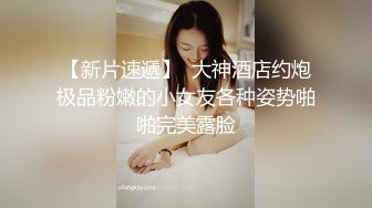 没有什么比瑜伽和冥想静修更能消除苦涩了。嗯，几乎没有。轻盈的瑜伽士伊芙琳发现，没有什么比一次深度的爱抚更能打开脉轮了。幸运的是，伊芙琳很灵活。 00_00_08-