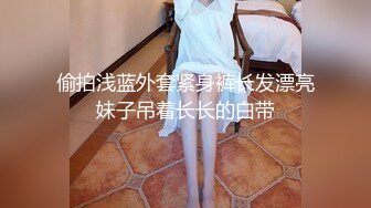   对穿着开档黑丝的极品御姐无法抵挡，揉捏肉体亲吻添吸把大长腿扛起来压上去啪啪大力抽送