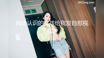 游乐场女厕全景偷拍用水把手打湿了擦一下奶子给奶子降温的妹子等23位美女 (2)