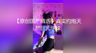 00后女友手活越来越熟练了，’你这样，手攥紧，对对对‘，女朋友的嘴真温柔，鸡巴在里面爽飞天！