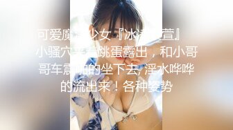 小区保安通过高清摄像头 偷拍小区漂亮的大奶子少妇洗澡