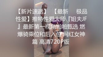  清纯小妹露脸展示，全裸在床上让小哥拍给狼友看，只看不草又不会怀孕，奶子很嫩逼逼性感