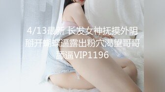 白丝露脸骚人妻让小哥玩着奶子抠弄骚逼，深喉口交大鸡巴，主动上位抽插，让小哥后入爆草