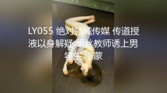 丰满骚气熟女黑色网袜手指扣逼特写后入抽插椅子上骑坐