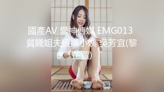 国内地铁TP美少妇低头只顾整理袋子小咪咪露了出来