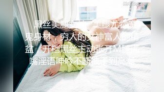 腹肌男疯狂后入蜜桃臀女友