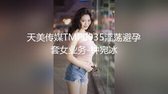 -白皙美乳美女和黄帽男啪啪 性感黑丝翘起屁股口交 站立后入坐上来抽插猛操