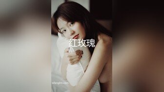 乖巧甜美牙套小表妹被炮友各种操，掰穴自摸阴蒂一脸享受，抬起双腿正入抽插，上位骑乘揉捏奶子，特写猛操蜜桃臀