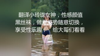  文艺轻熟女露脸道具自慰，再和炮友啪啪做爱，屌大暴力后入打桩