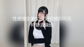 晚上睡不着爬窗偷窥房东刚回家的小女儿洗澡