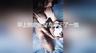 丰满巨乳的人间尤物，超级大奶毛毛不多特写逼逼肉丝大肥屁股很是诱惑