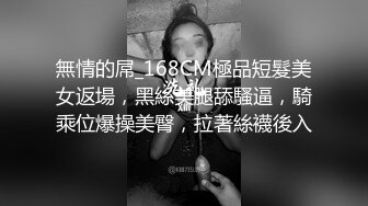 看着老婆侧趴着让单男骑