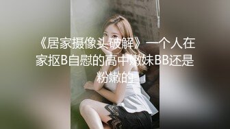 大长假每天趴窗偷窥隔壁家的媳妇洗澡光着身子晃悠 (1)