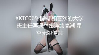 看样子是坐在前台就玩起来了