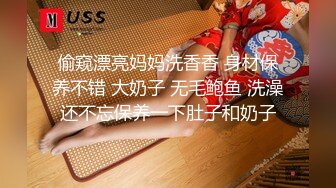 群P盛宴，沙发上女上位啪啪大奶子乱颤，大叔战力惊人多姿势换着操