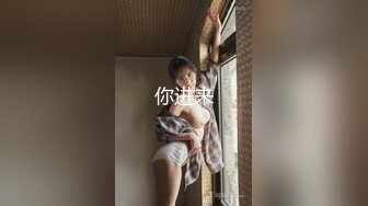 胖大哥终於艹到自己的女神，情趣兔女郎装束，抱起来艹，开窗，不知道对面楼有人没