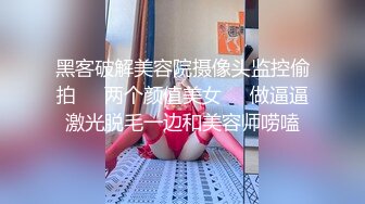 泳池旁帮男友口爆吞精