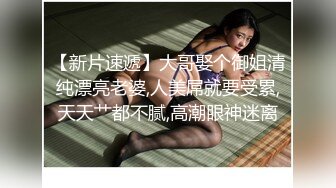 《破解家庭网络摄像头》监控偷拍中年打工夫妻晚上一边玩手机一边做爱玩的花样还挺多的