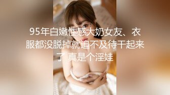 妈妈在帮女儿解决生理问题