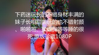 游乐场女厕全景偷拍三位女网红直播打卡 关注她后去她朋友圈扒她生活照 (4)