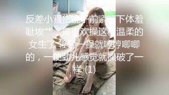 背上纹身牛仔裙小少妇，镜头前舔屌舌头灵活，张开腿舔逼翘起屁股后入，骑乘撞击大力