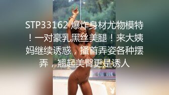 超级强大：直接帖着美女BB拍.一坨屎棍差点弄手上