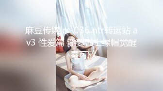 《极品CP✿魔手✿外购》经济型集体公寓女厕三机位全景偸拍各种学生和上班族小姐姐熟女方便，意外收获小情侣厕所躺平造爱