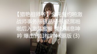  五官精致00后小妹妹淡定踩踏足交裸足 玉足长腿 足控爱好者必看！现在的小妹妹真会玩