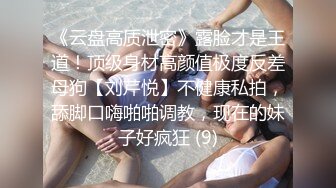 黑丝丰满大屁股加极品无毛美鲍鱼，躺在床上自慰，呻吟声骚的很，想让狼友草