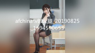 双马尾清纯美少女，情趣学生制服。娇小身材卡哇伊，跳蛋震小穴，震动棒插入，翘起屁股特写视角