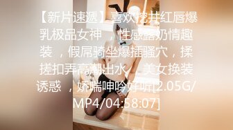   眼镜骚女两女一男3P淫乱大战，白皙奶子边交边被后入，上位骑乘抽插一脸享受