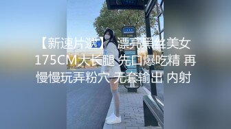 YC商场抄底齐逼蓝裙细长腿绝色美妞 微透蕾丝内被骚穴浸湿了